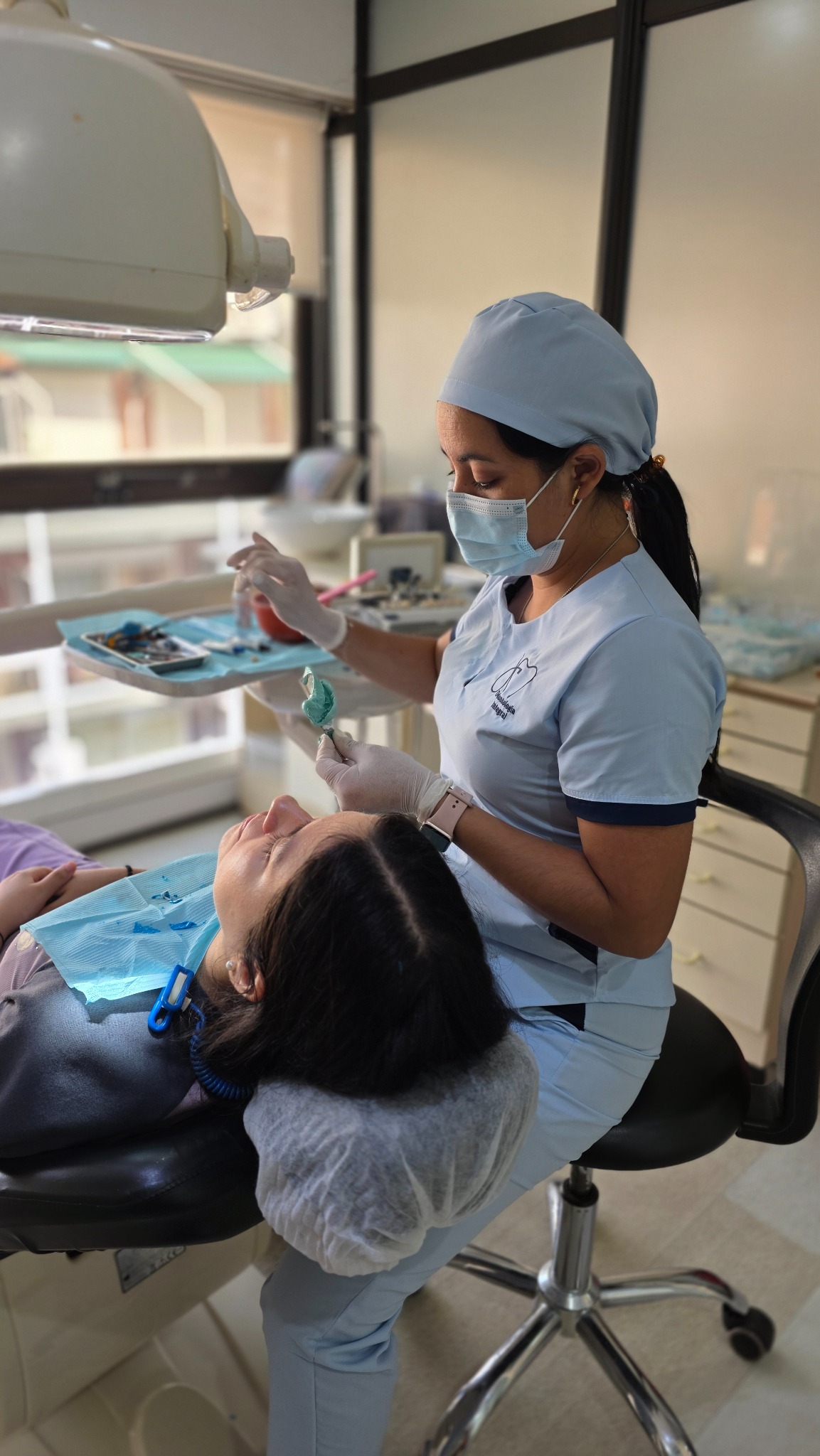 Atención odontológica en consultorio